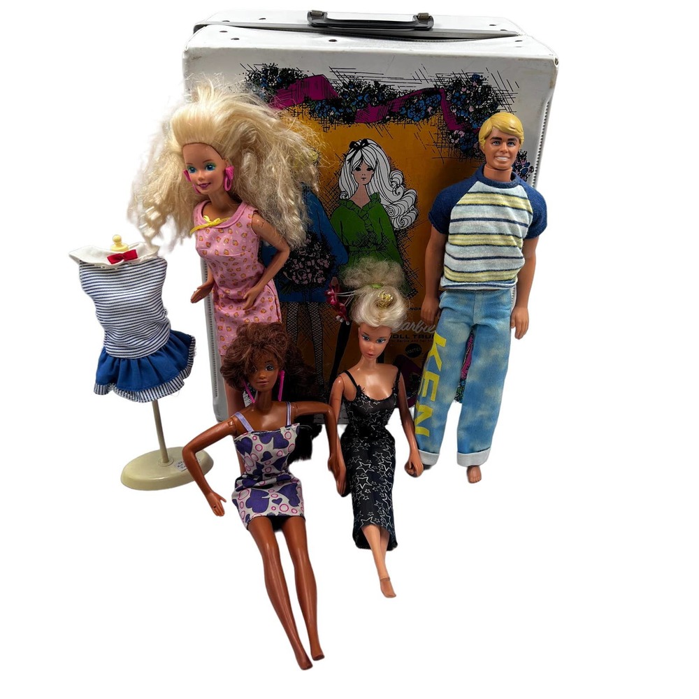 Vintage 1968 World of Barbie Doll Trunk Case for Barbie & Her Friends #1004 Lot